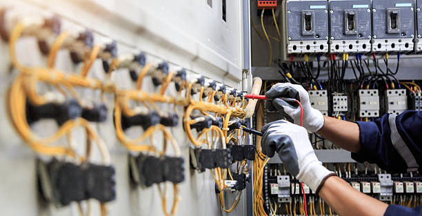 Professional Electrician technician working in Prattville, AL
